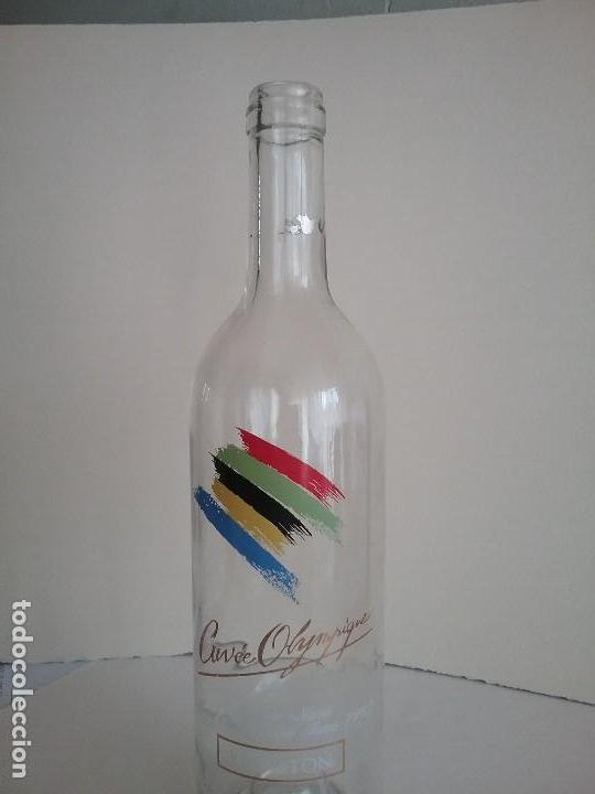 Botellas antiguas: Botella de vino franc&eacute;s Ol&iacute;mpicos 92 - Foto 1
