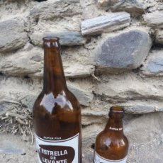 Botellas antiguas: 2 ANTIGUAS BOTELLAS DE CRISTAL CERVEZA ESTRELLA DE LEVANTE MURCIA 1 LITRO Y 33 CL SERIGRAFIADA. Lote 126635547
