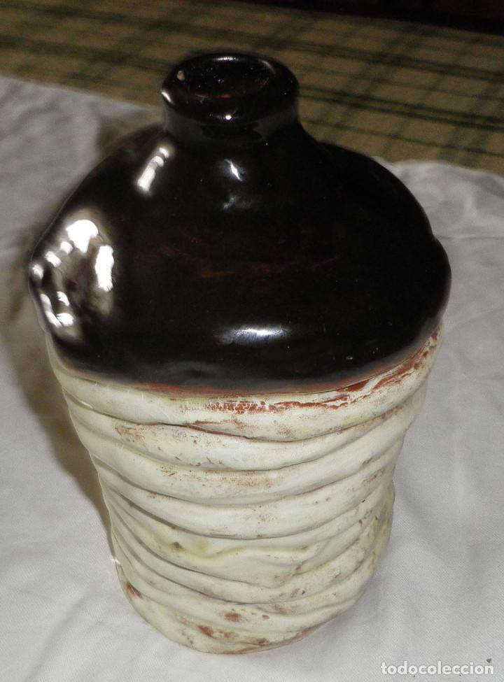 Botellas antiguas: botella de barro vidriada rara - Foto 1
