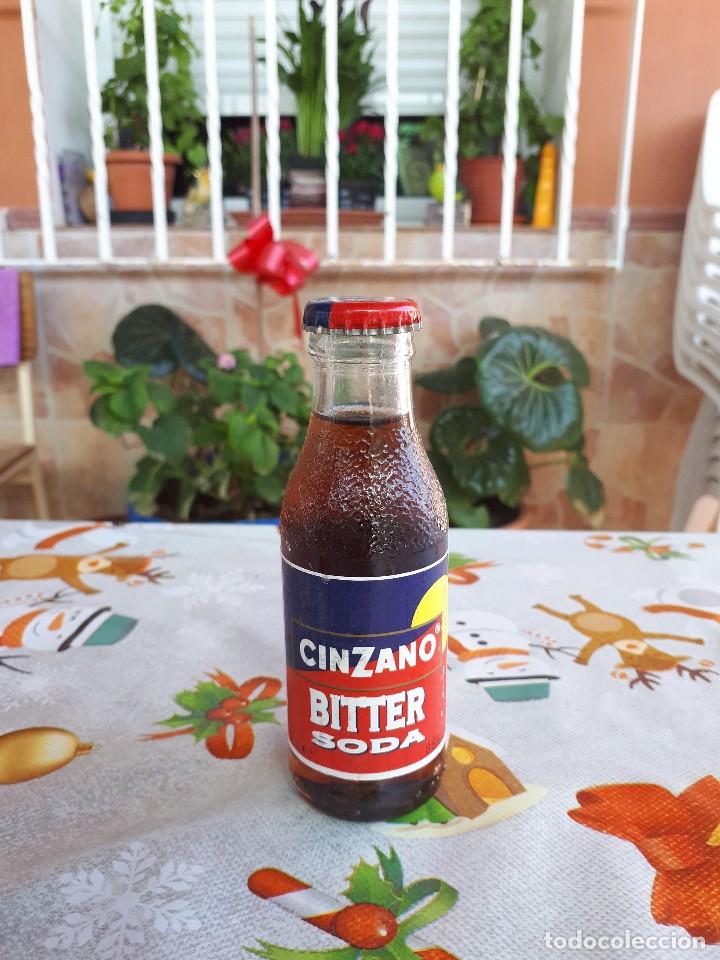 Botellas antiguas: botella de  cinzano con contenido - Foto 1