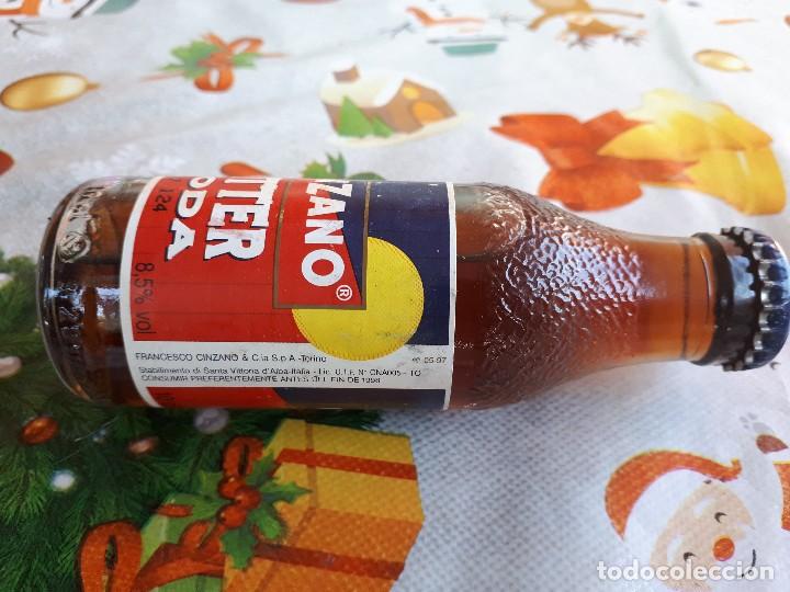 Botellas antiguas: botella de  cinzano con contenido - Foto 2
