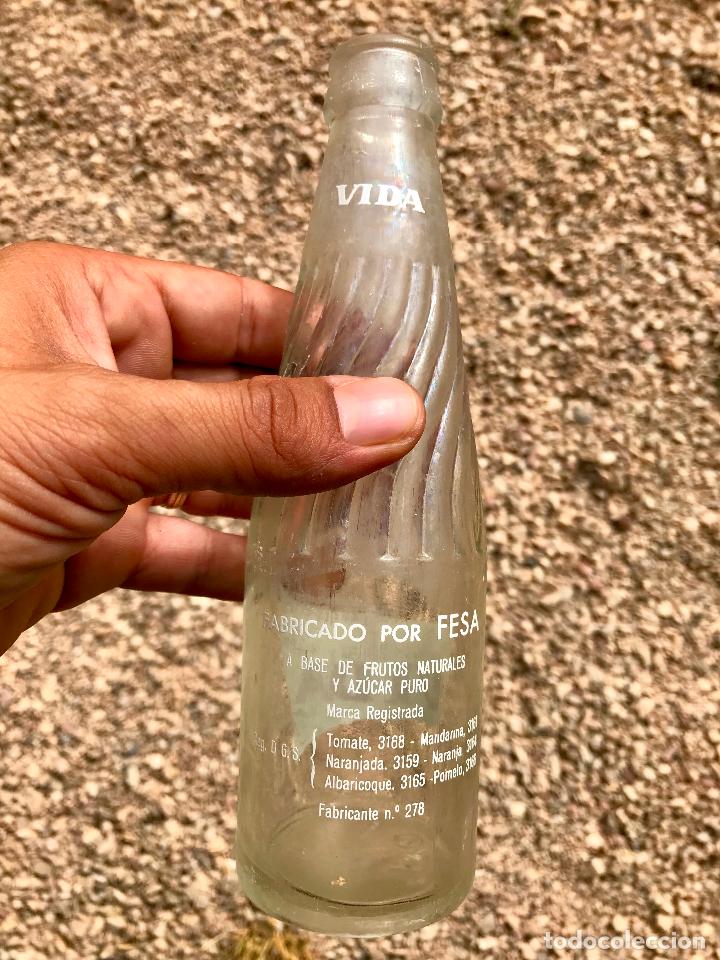 Botellas antiguas: ANTIGUA BOTELLA DE REFRESCOS VIDA - Foto 2