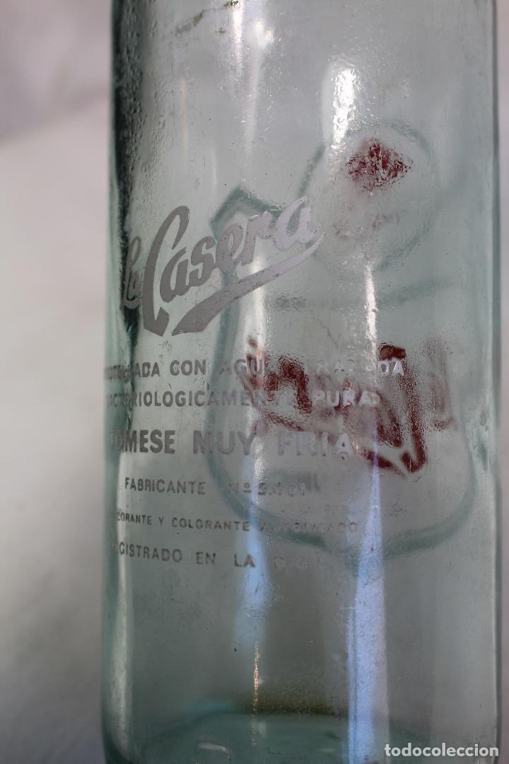 Botellas antiguas: BOTELLA DE GASEOSA LA CASERA - Foto 2