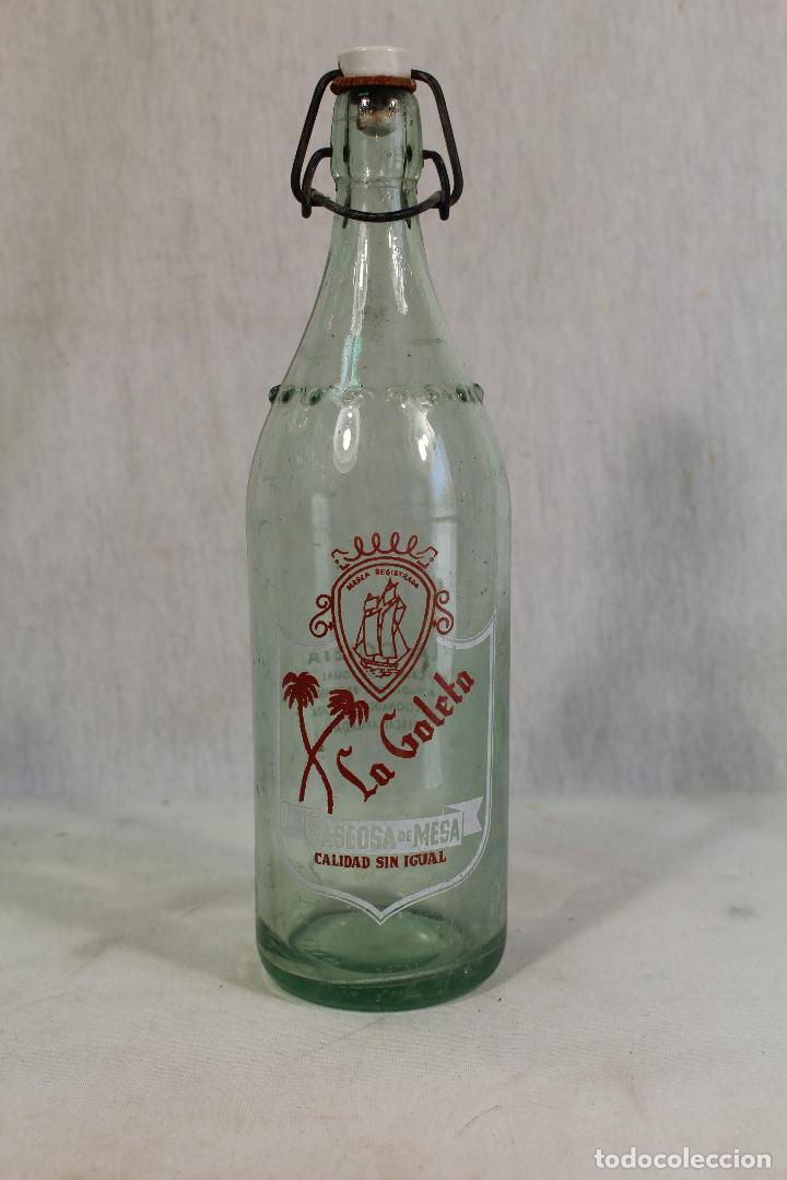 Botellas antiguas: BOTELLA DE GASEOSA LA goleta - Foto 1