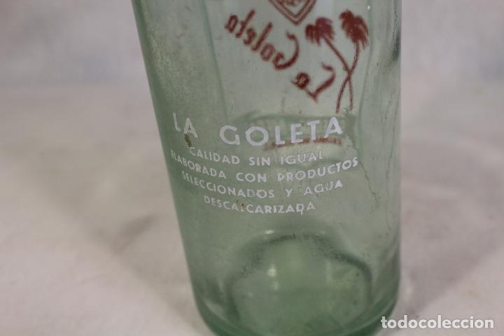 Botellas antiguas: BOTELLA DE GASEOSA LA goleta - Foto 2