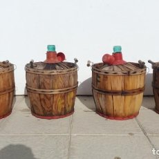 Botellas antiguas: 4 BOTELLAS GARRAFAS DAMAJUANAS DE CRISTAL ANTIGUA VIDRIO FORRADOS DE MADERA