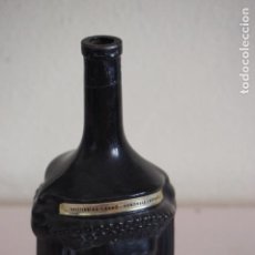 Botellas antiguas: EXQUISITA BOTELLA DE DOS CARAS. CREMA DE CAFÉ LIBERO. RARA