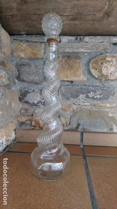 Botellas antiguas: Botella cristal forma aspiral - Foto 1