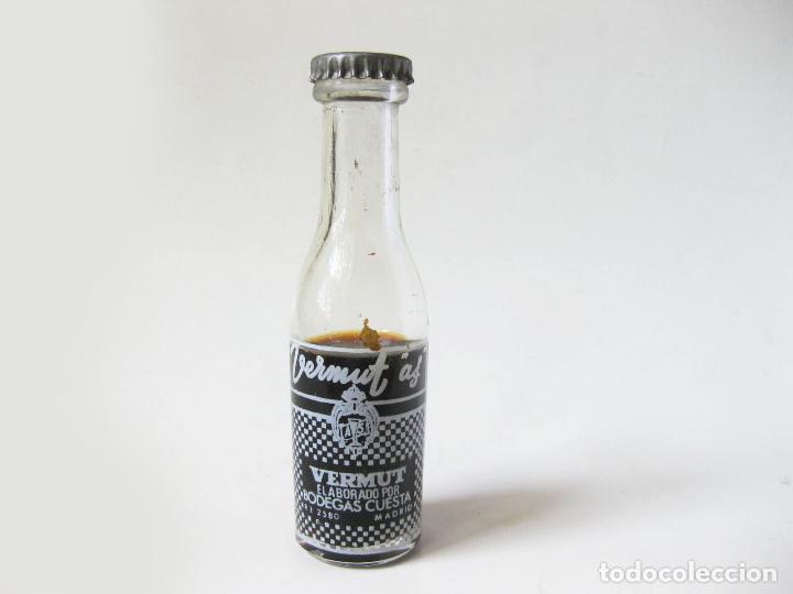 Botellas antiguas: BOTELL&Iacute;N CON SU CHAPA DE VERMUT AS - Foto 1
