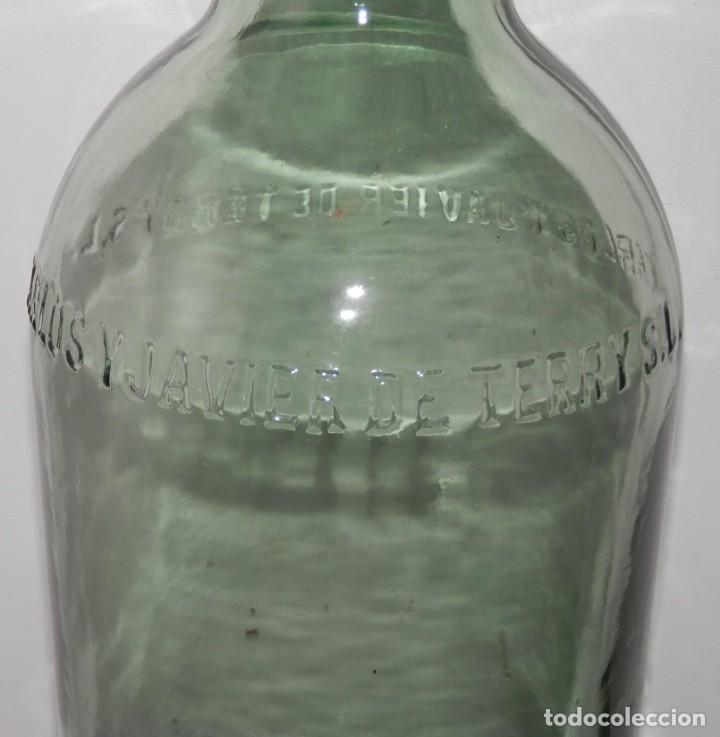 Botellas antiguas: BOTELLA VINTAGE DEL BRANDY  TERRY - Foto 2