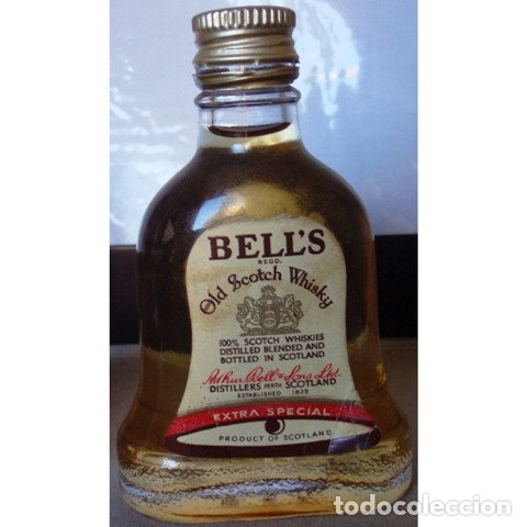 Botellas antiguas: Botell&iacute;n whisky Bells. - Foto 1