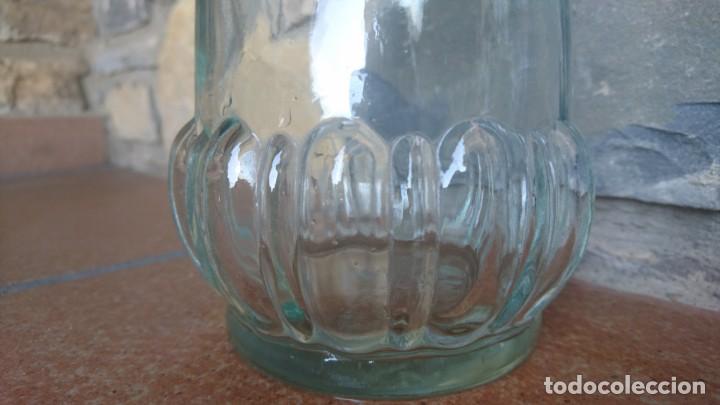 Botellas antiguas: Botella cristal gravado. - Foto 3