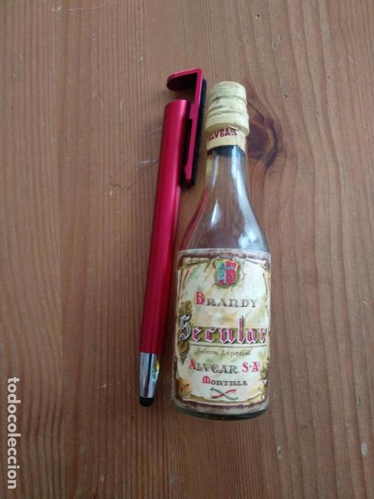 Botellas antiguas: BOTELLA BOTELLIN BRANDY SECULAR ALVEAR MONTILLA - Foto 1
