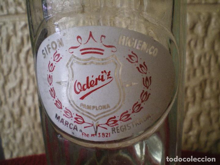 Botellas antiguas: SIF&Oacute;N OD&Eacute;RIZ. PAMPLONA, NAVARRA. CABEZA DE PLOMO. - Foto 2