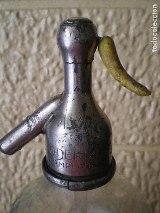 Botellas antiguas: SIF&Oacute;N OD&Eacute;RIZ. PAMPLONA, NAVARRA. CABEZA DE PLOMO. - Foto 4