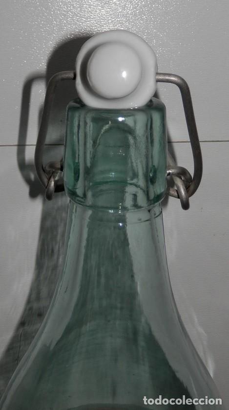 Botellas antiguas: BOTELLA VINTAGE DE LA PITUSA - Foto 3