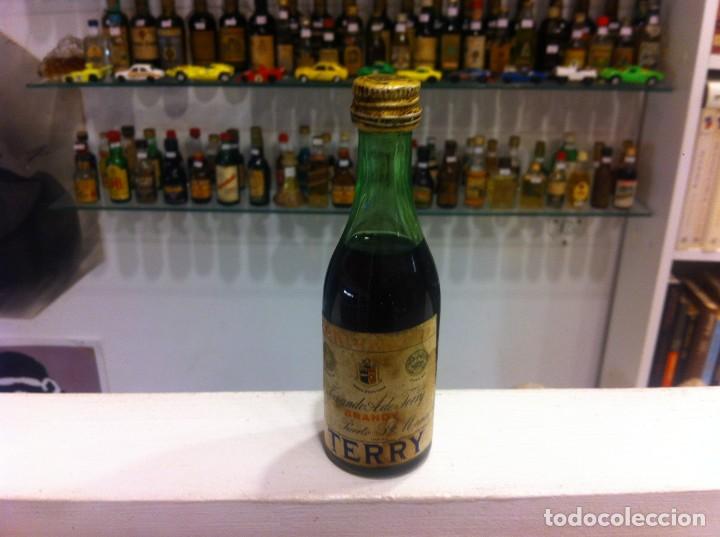 Botellas antiguas: BOTELL&Iacute;N. BRANDY CENTENARIO TERRY. CONTIENE L&Iacute;QUIDO - Foto 1