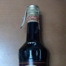 Botellas antiguas: BOTELLA LLENA CREMA DE CAFE BARDINET BARCELONA 75 CL. ALTURA 31,00 CM (APROX). Lote 145979466