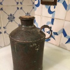 Botellas antiguas: ANTIGUO BOTE DE LATA DE PINTURA CON ASA DE LOS AÑOS 20-30 