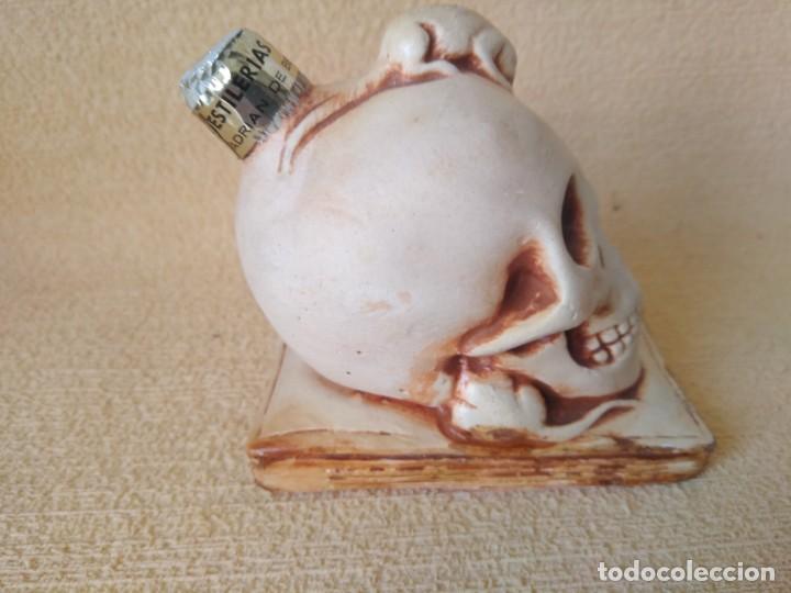 Botellas antiguas: Botella miniatura calavera - Foto 5
