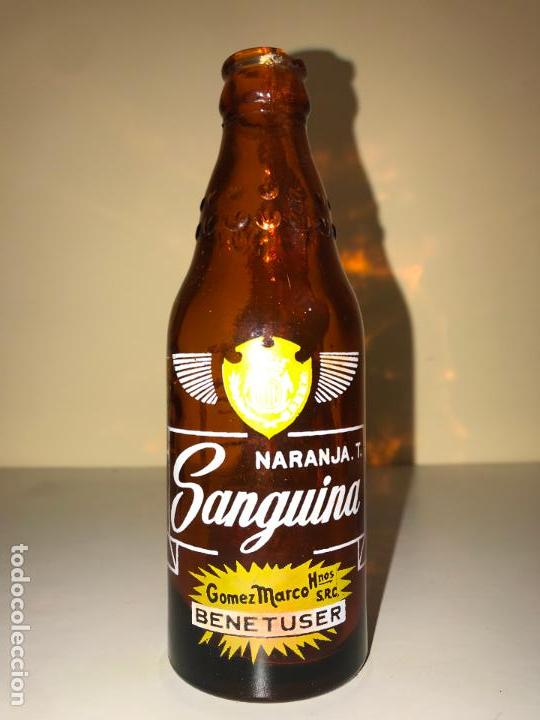 Botellas antiguas: ANTIGUA BOTELLA DE SANGUINA - Foto 1