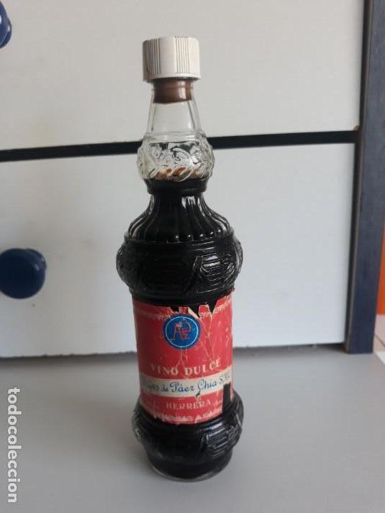 Botellas antiguas: MINI  BOTELLA HIJOS DE PAEZ CHIA SRC HERRERA, SEVILLA. - Foto 1