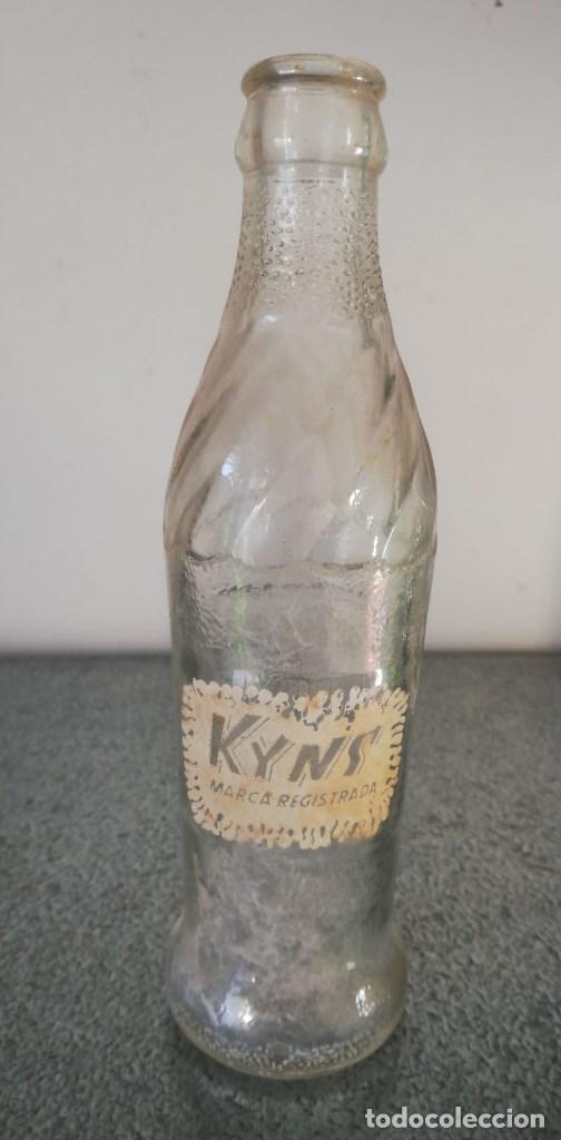 Botellas antiguas: BOTELLA REFRESCO KYNS ANTIGUA - Foto 1