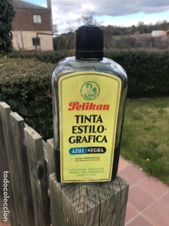 Botellas antiguas: Pelican, botella tina - Foto 1