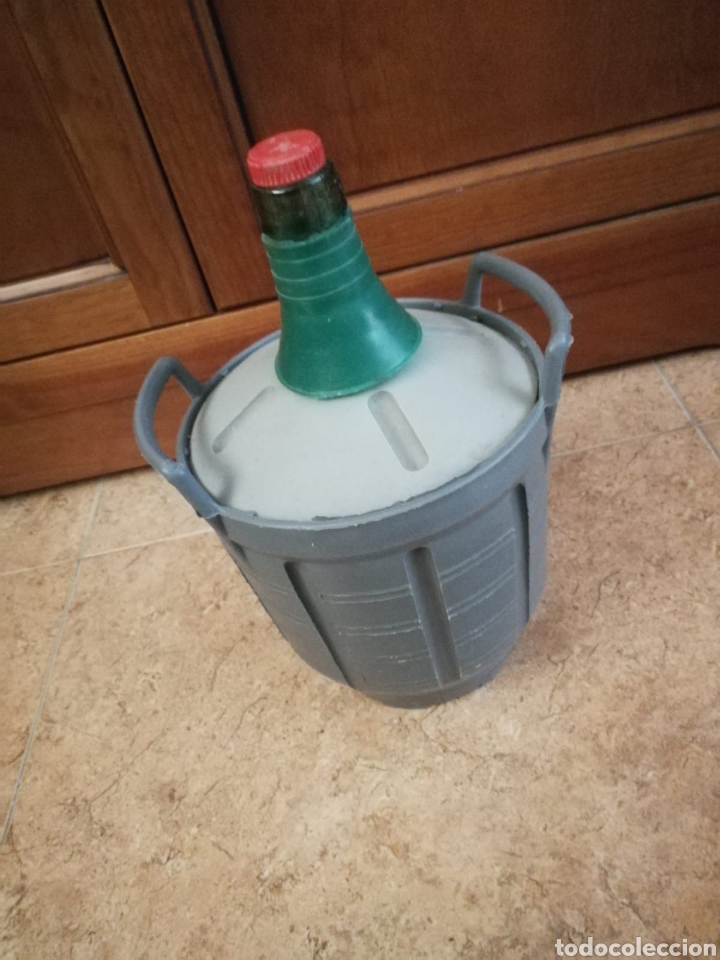 Botellas antiguas: Damajuana de 2l forrada - Foto 1
