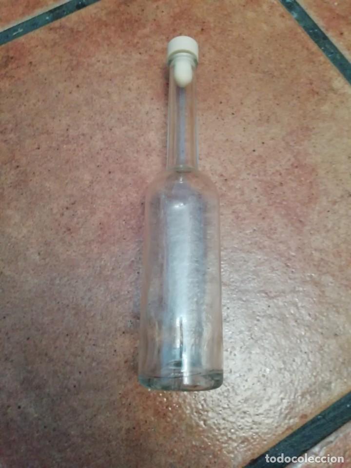 Botellas antiguas: Mini Botella con tap&oacute;n - Foto 2