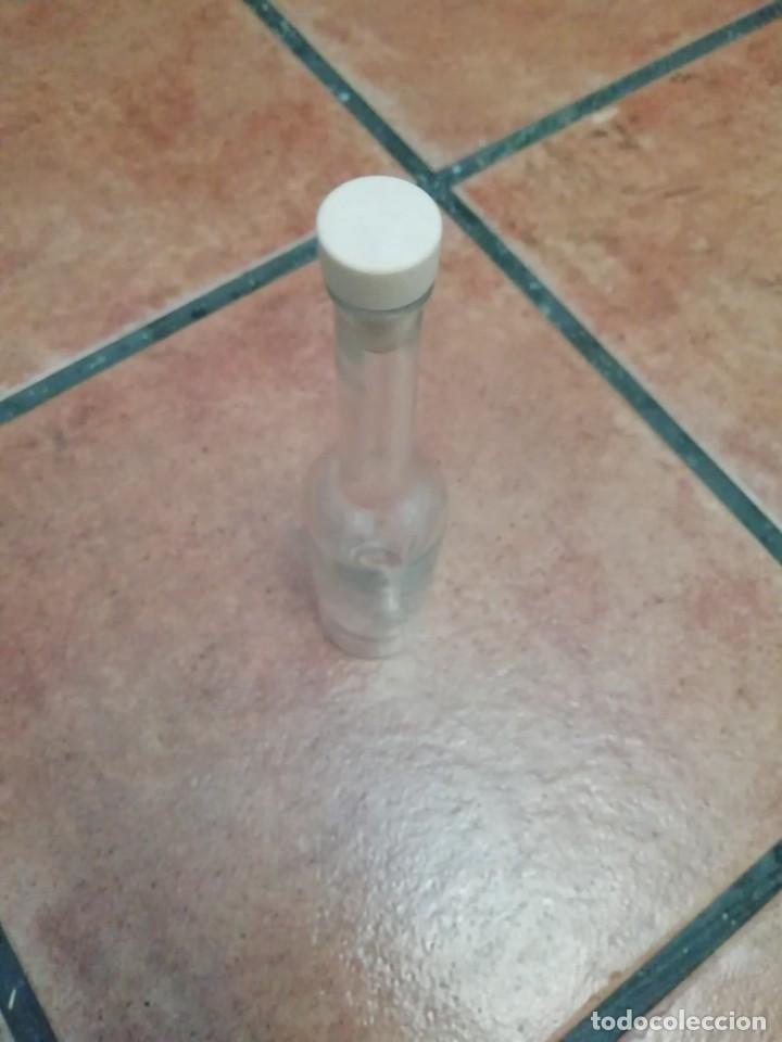 Botellas antiguas: Mini Botella con tap&oacute;n - Foto 3