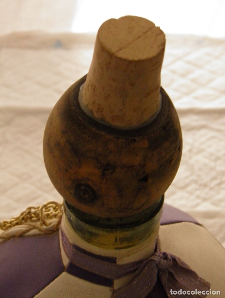 Botellas antiguas: BOTELLA EN FORMA DE BAL&Oacute;N DEL REAL MADRID - Foto 5