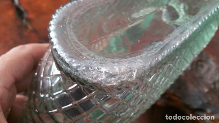 Botellas antiguas: BOTELLA DE CRISTAL EN FORMA DE CESTO - Foto 5