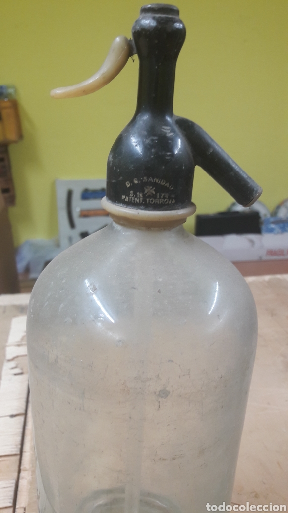 Antique bottles: Sifones Barro Pontevedra cabeza metal ANTIGÜEDADES COLISEVM TODO EN BOTELLAS SIFONES GALICIA