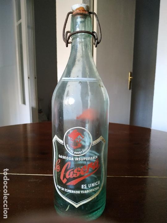 Botellas antiguas: BOTELLA DE GASEOSA LA CASERA ( 1 LITRO ) - Foto 1