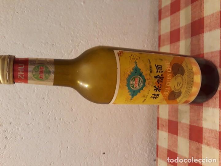 Botellas antiguas: Botella vacia de licor chino. - Foto 3