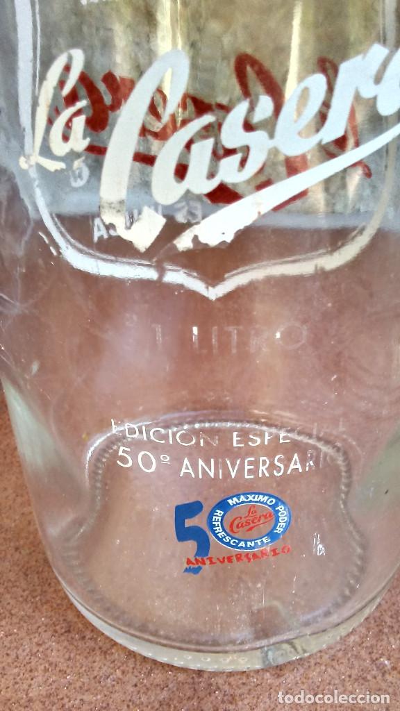 Botellas antiguas: CAJA DE LA CASERA Y BOTELLA 50 ANIVERSARIO - Foto 4