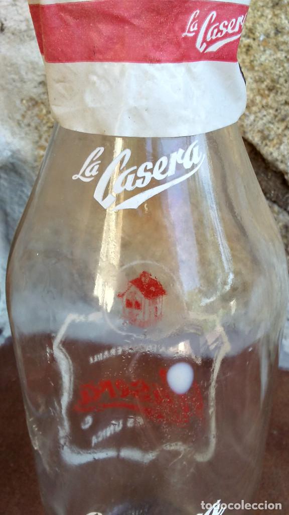 Botellas antiguas: CAJA DE LA CASERA Y BOTELLA 50 ANIVERSARIO - Foto 5