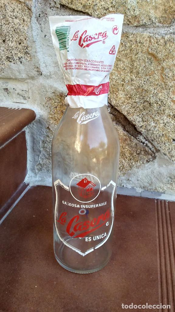 Botellas antiguas: CAJA DE LA CASERA Y BOTELLA 50 ANIVERSARIO - Foto 8