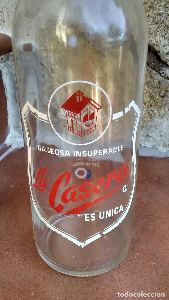 Botellas antiguas: CAJA DE LA CASERA Y BOTELLA 50 ANIVERSARIO - Foto 9