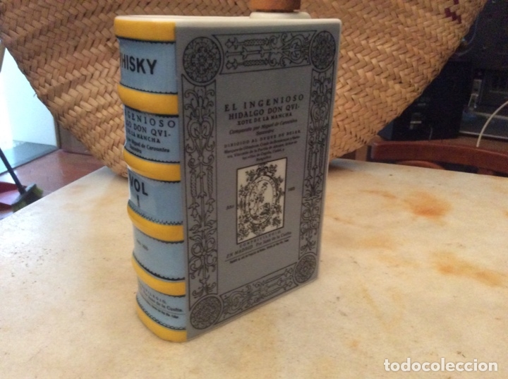 Botellas antiguas: Botella de porcelana - Foto 1