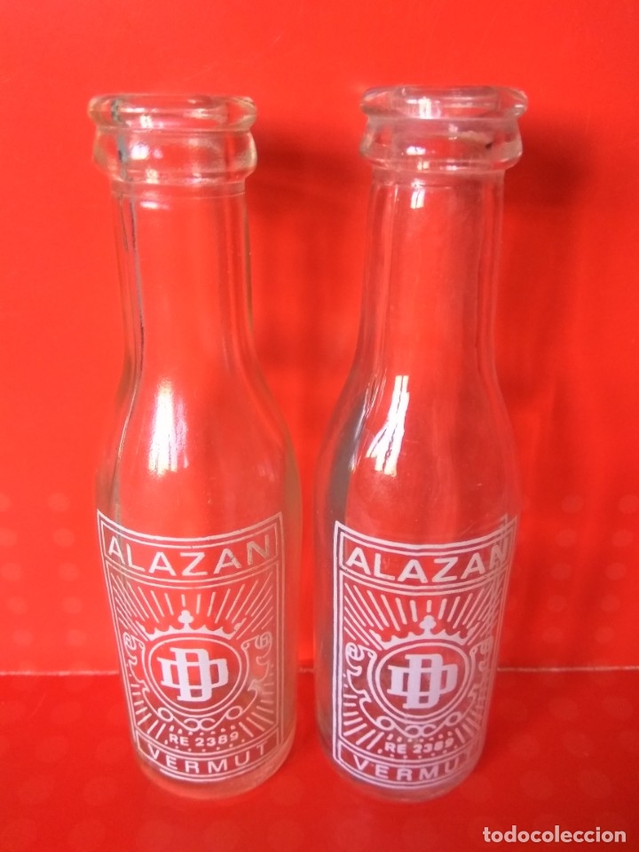 Botellas antiguas: DOS BOTELLINES DE VERMUT ALAZAN - Foto 2