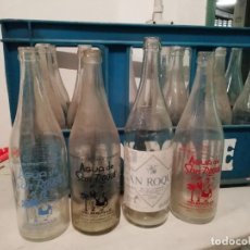 Botellas antiguas: ANTIGUA CAJA LLENA BOTELLAS AGUA GAS GASEOSA DE SAN ROQUE GRAN CANARIA - AÑOS 70 Y 80