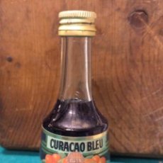 Botellas antiguas: BOTELLIN MARIE CURAÇAO BLEU 1755. Lote 189548466