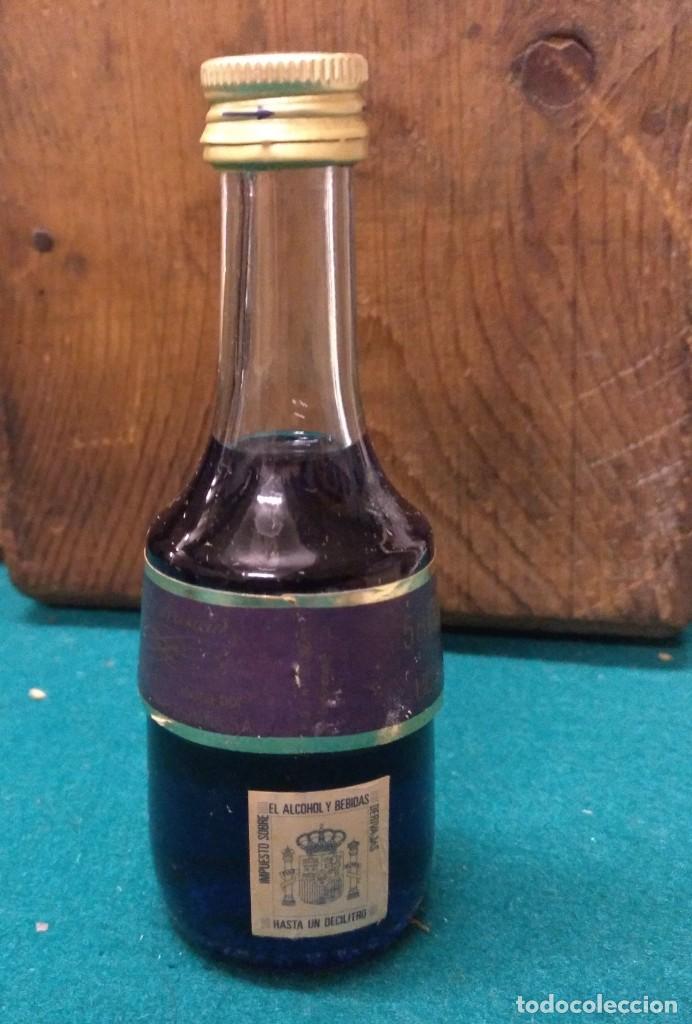 Botellas antiguas: BOTELLIN MARIE CURAÇAO BLEU 1755 - Foto 2 - 189548466