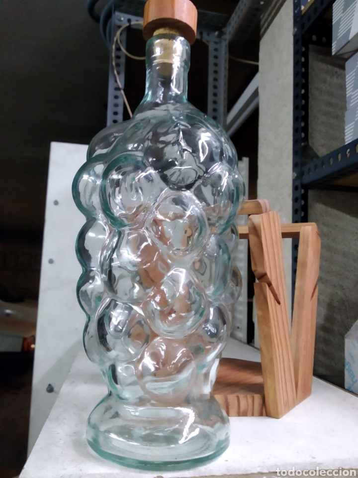 Botellas antiguas: Botella rara - Foto 1