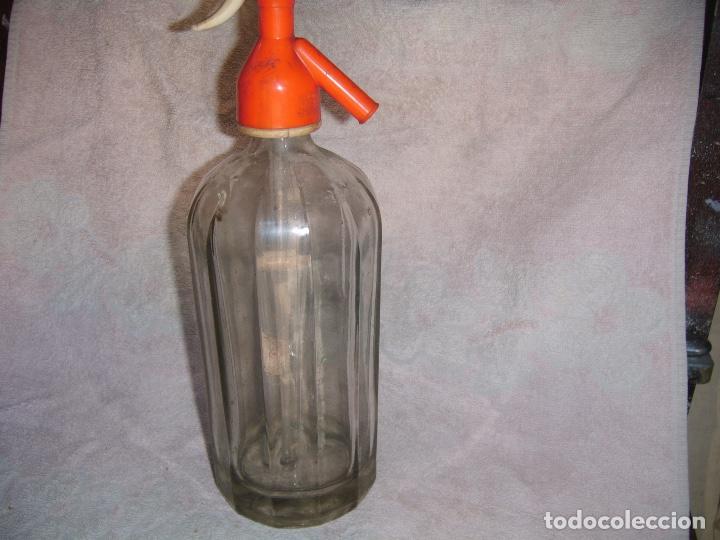 Botellas antiguas: Sifon de cristal verde marca Victoria - Foto 1