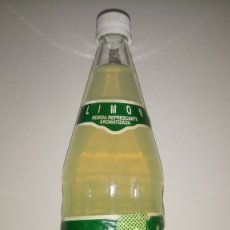 Botellas antiguas: BOTELLA LLENA DE LIMÓN KONGA. ETIQUETA DE PAPEL.