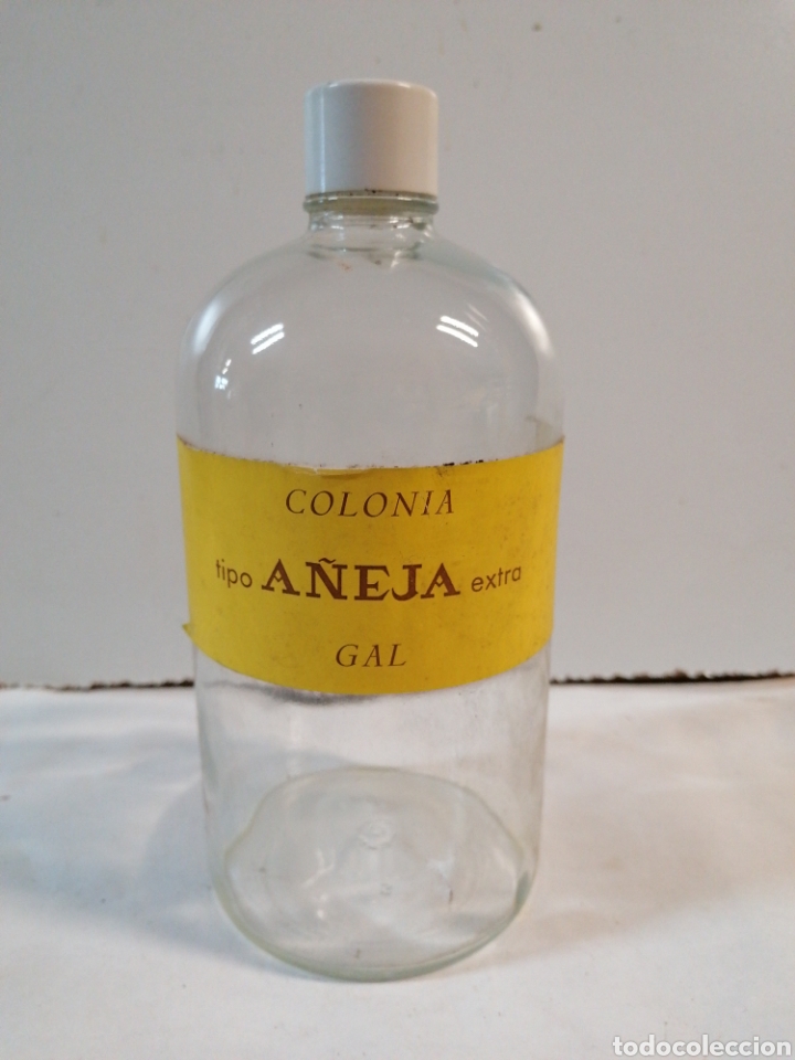 Botellas antiguas: Botella de Colonia A&ntilde;eja - Foto 1