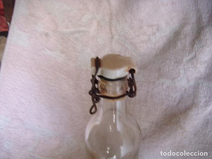 Botellas antiguas: Botella de cristal de agua de cafe - Foto 2